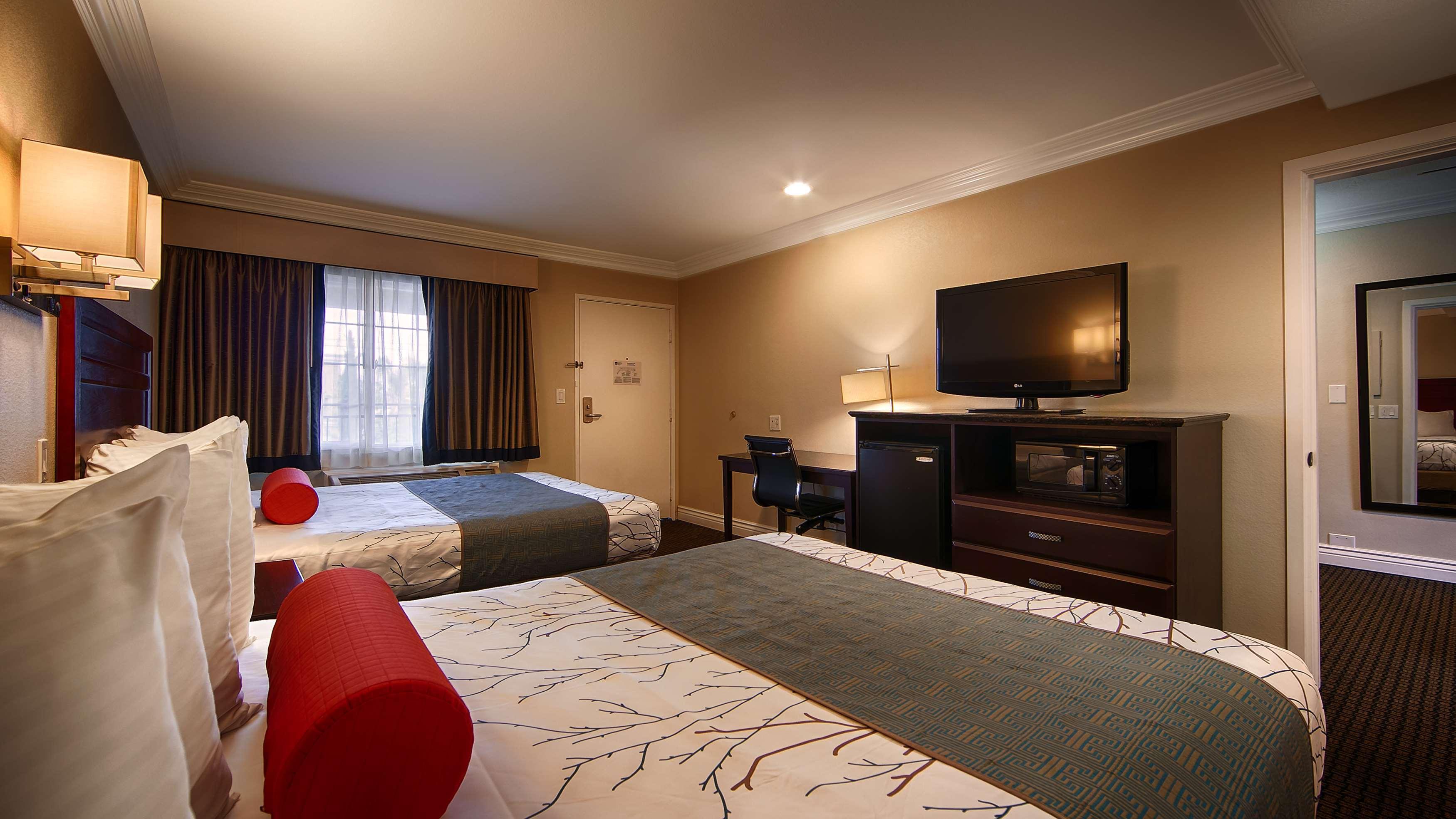 Western Woodland Hills Hotel