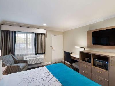 Hotel Western Woodland Hills 3*