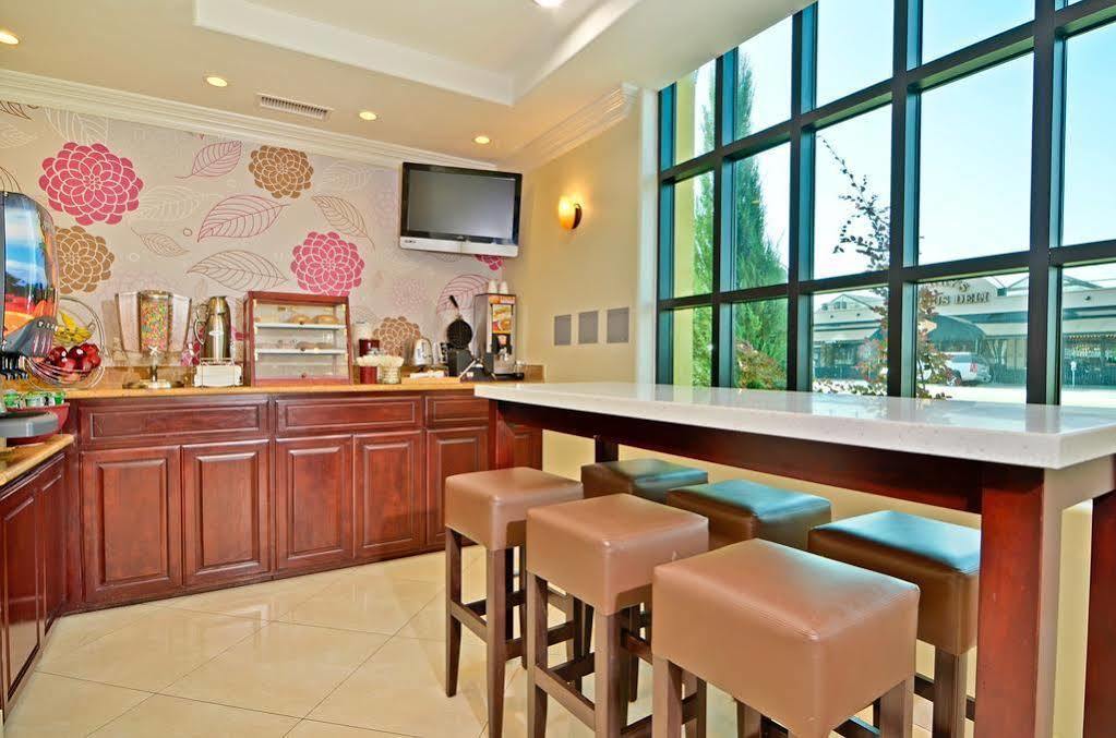 Western Woodland Hills 3*