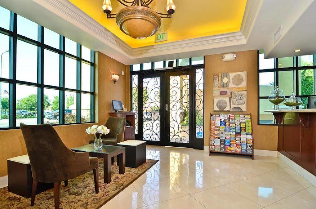 Western Woodland Hills Hotel