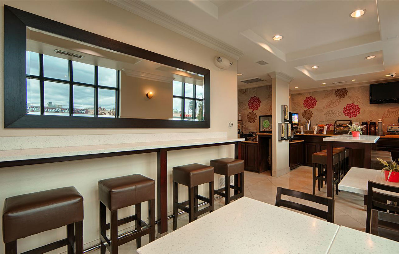 Western Woodland Hills Hotel