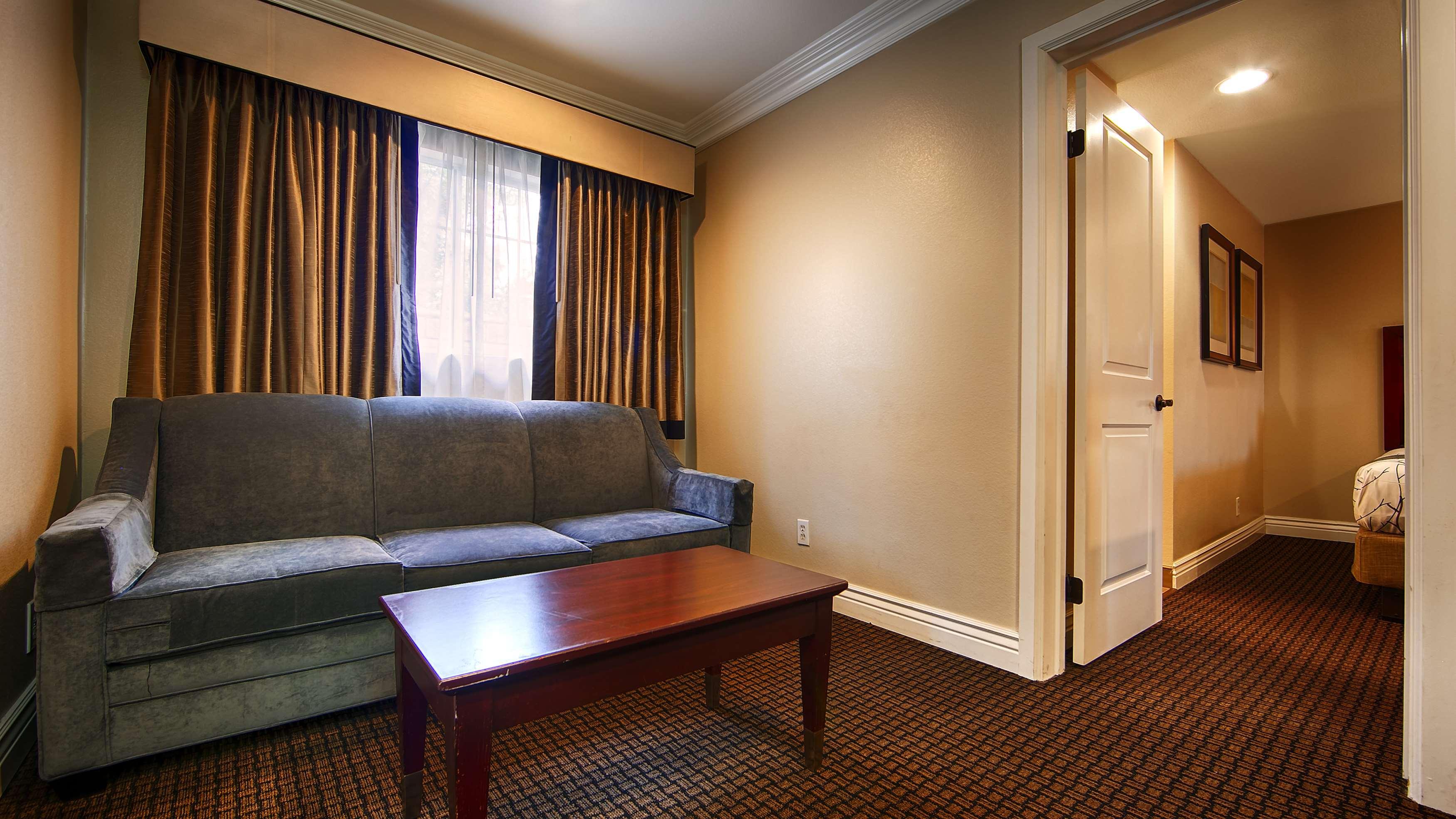 Western Woodland Hills Hotel Los Angeles