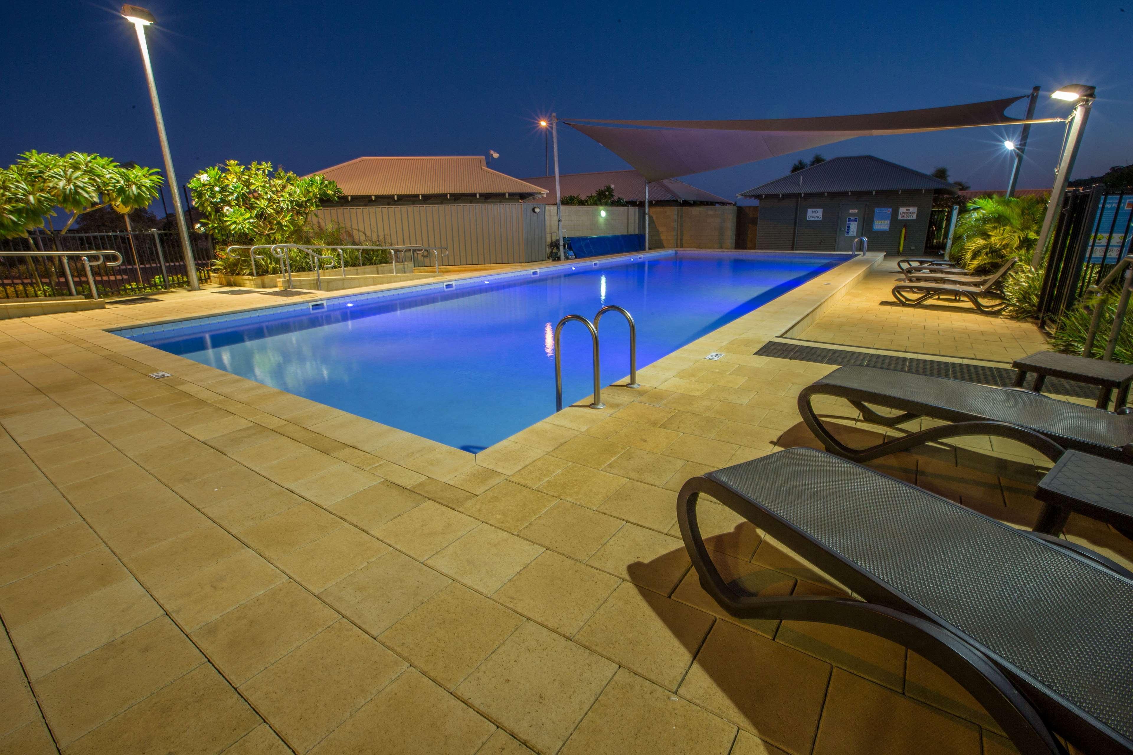 Western Woodland Hills 3*
