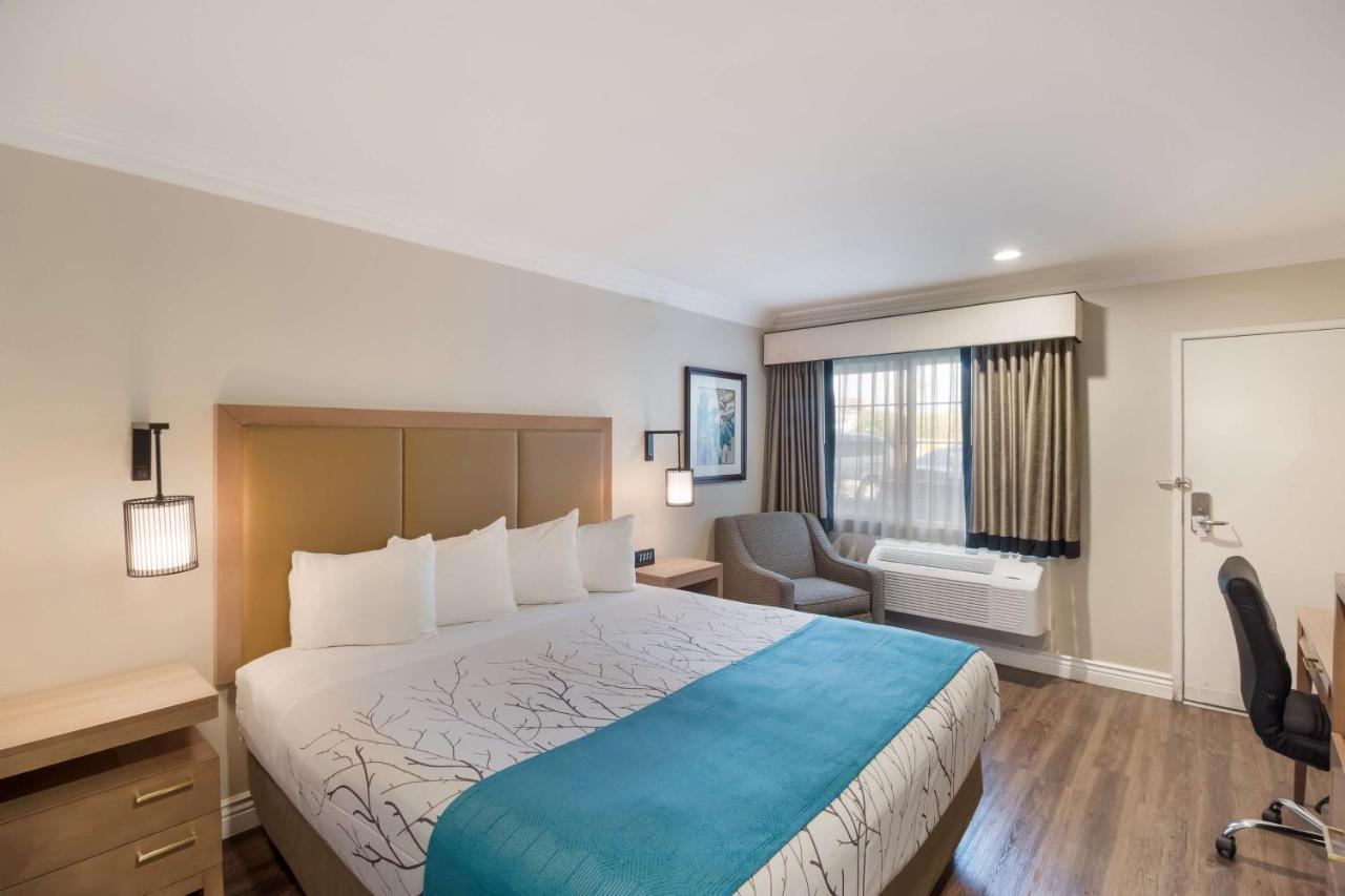 Western Woodland Hills Hotel