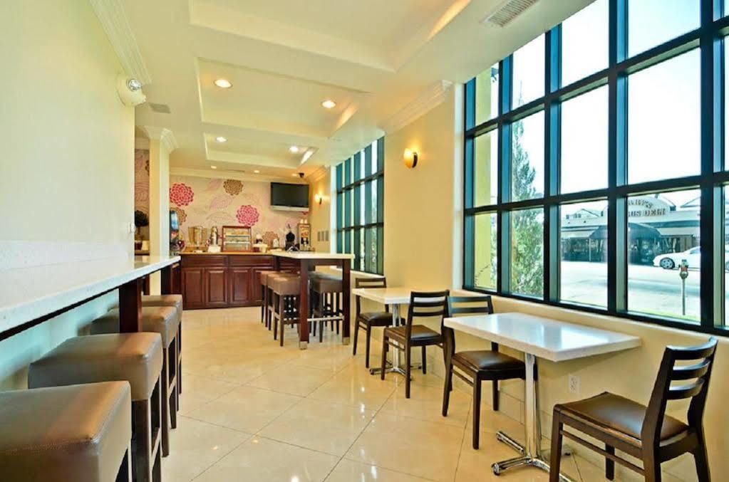 Western Woodland Hills Hotel 3*