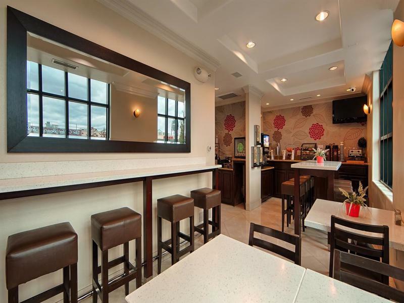 Western Woodland Hills Hotel 3*